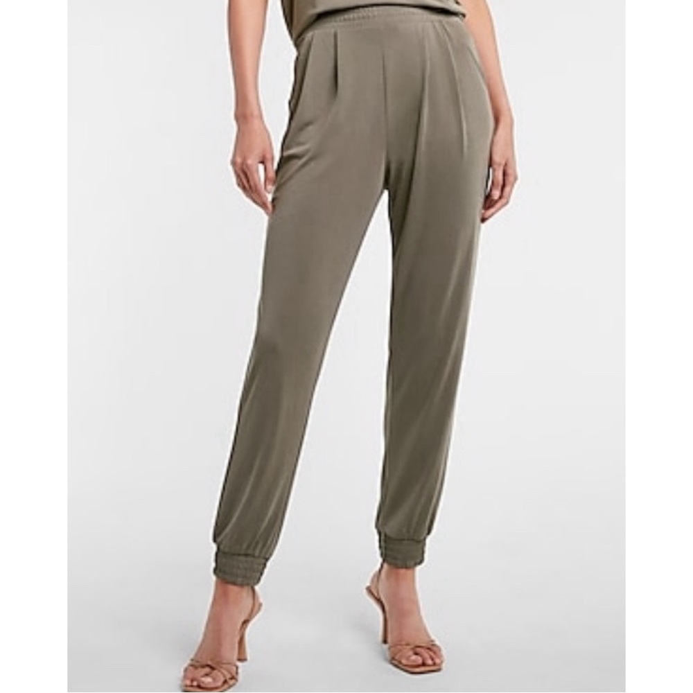 NWT Express Super High Waisted Silky Sueded Jersey Joggers Moss Olive Size XL
